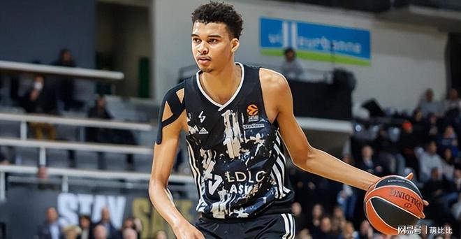 开云体育-莱万多夫斯基与60激战IG分钟，比赛规则变更胜负难料！，Scout焦点对战引发球迷热议-开云体育